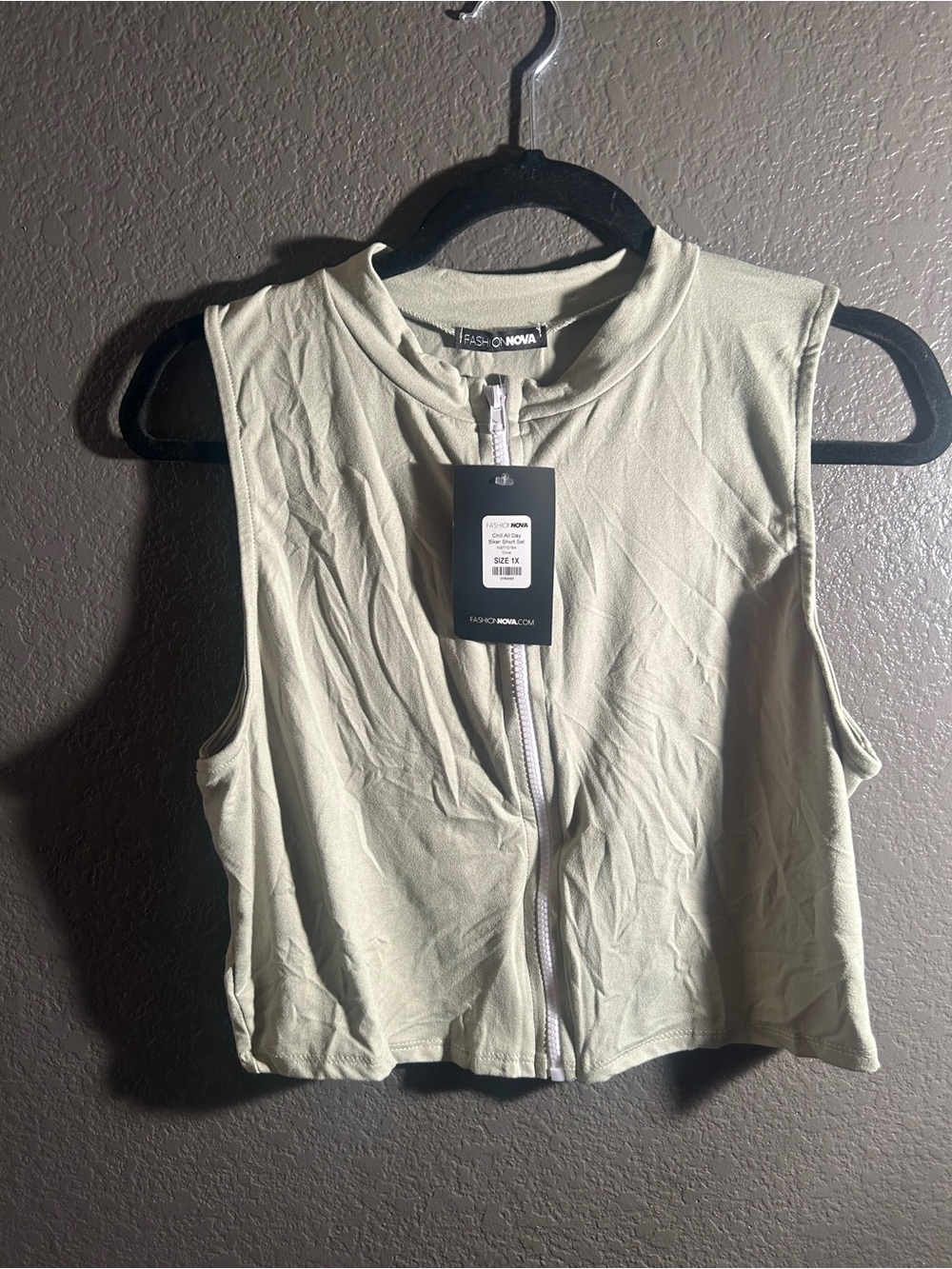 Fashion Nova Women's Light Green Sleeveless Zip-Front Crop Top